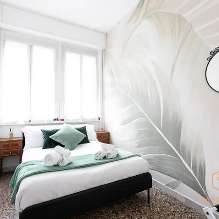 Imperium Penthouse - Private Terrace, 2-4 Pax, 2 Minutes To Metro, A-c Appartement *
