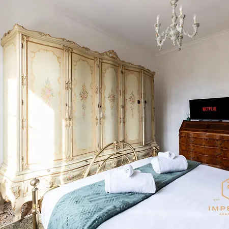 Imperium Penthouse - Private Terrace, 2-4 Pax, 2 Minutes To Metro, A-c *