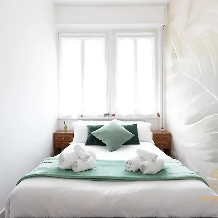 Imperium Penthouse - Private Terrace, 2-4 Pax, 2 Minutes To Metro, A-c Appartement Rome