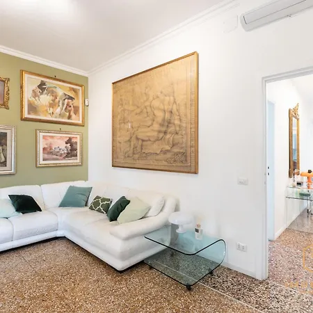 Imperium Penthouse - Private Terrace, 2-4 Pax, 2 Minutes To Metro, A-c * Rome
