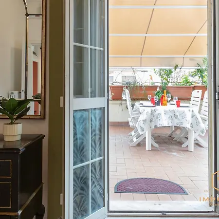 Imperium Penthouse - Private Terrace, 2-4 Pax, 2 Minutes To Metro, A-c Appartement Rome