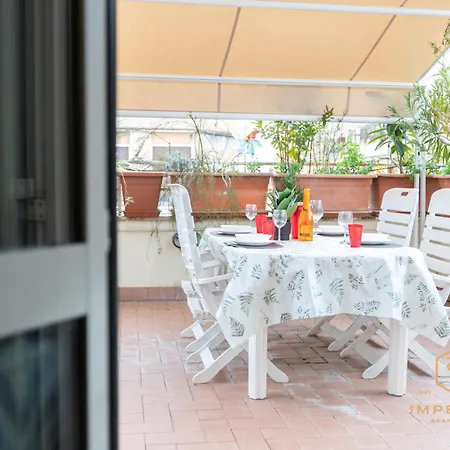 Appartement Imperium Penthouse - Private Terrace, 2-4 Pax, 2 Minutes To Metro, A-c