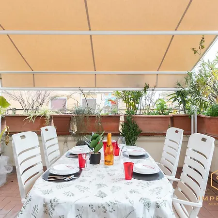 Imperium Penthouse - Private Terrace, 2-4 Pax, 2 Minutes To Metro, A-c *