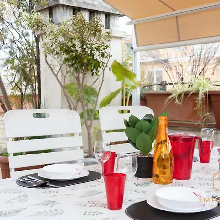 Imperium Penthouse - Private Terrace, 2-4 Pax, 2 Minutes To Metro, A-c *