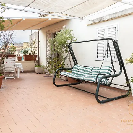 Imperium Penthouse - Private Terrace, 2-4 Pax, 2 Minutes To Metro, A-c Appartement Rome
