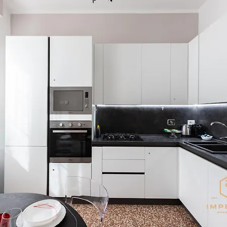 Imperium Penthouse - Private Terrace, 2-4 Pax, 2 Minutes To Metro, A-c Appartement *