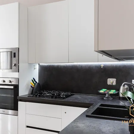 Imperium Penthouse - Private Terrace, 2-4 Pax, 2 Minutes To Metro, A-c Rome