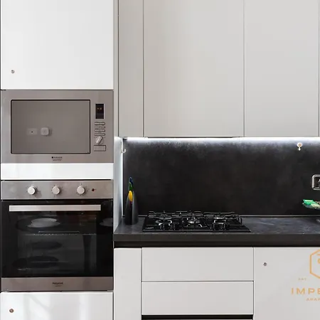Imperium Penthouse - Private Terrace, 2-4 Pax, 2 Minutes To Metro, A-c *