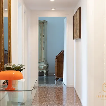 Appartement Imperium Penthouse - Private Terrace, 2-4 Pax, 2 Minutes To Metro, A-c