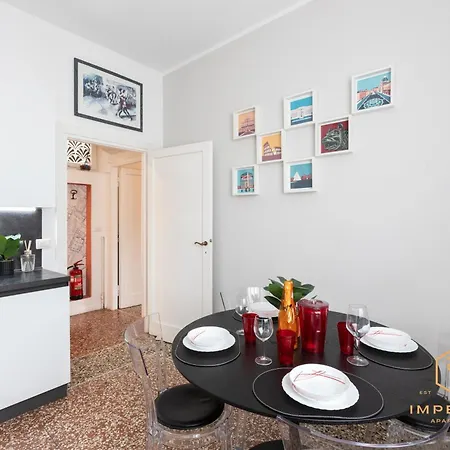 Imperium Penthouse - Private Terrace, 2-4 Pax, 2 Minutes To Metro, A-c Appartement