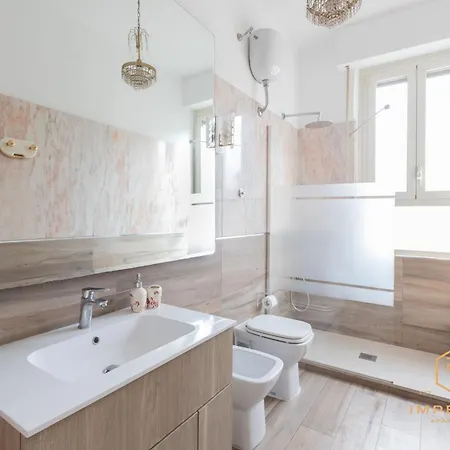 Imperium Penthouse - Private Terrace, 2-4 Pax, 2 Minutes To Metro, A-c *