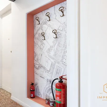 Appartement Imperium Penthouse - Private Terrace, 2-4 Pax, 2 Minutes To Metro, A-c *