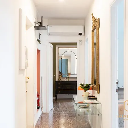 Imperium Penthouse - Private Terrace, 2-4 Pax, 2 Minutes To Metro, A-c