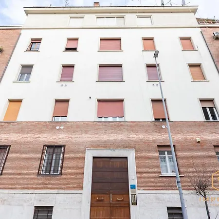 Imperium Penthouse - Private Terrace, 2-4 Pax, 2 Minutes To Metro, A-c Appartement Rome
